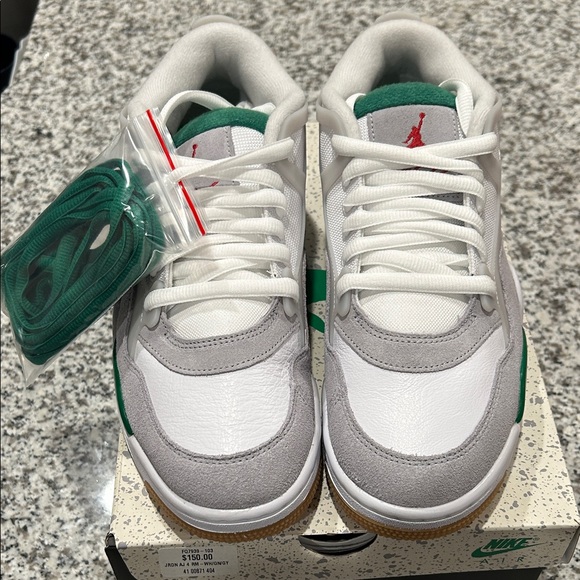 Jordan 4 RM "Pine Green" - Picture 3 of 5